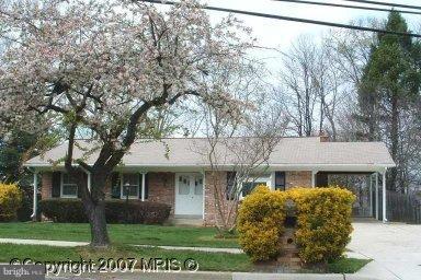 2402 Kingsway Road Fort Washington, MD 20744 - Photo 1 of 1 a front view of a house with a garden