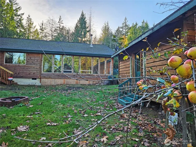 a view of a house with backyard and porch