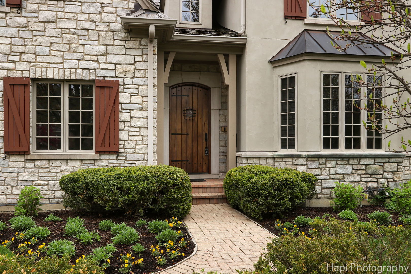 2158 Scott Road Northbrook, IL 60062 - Photo 6 of 57 a view of entrance of house and front of window