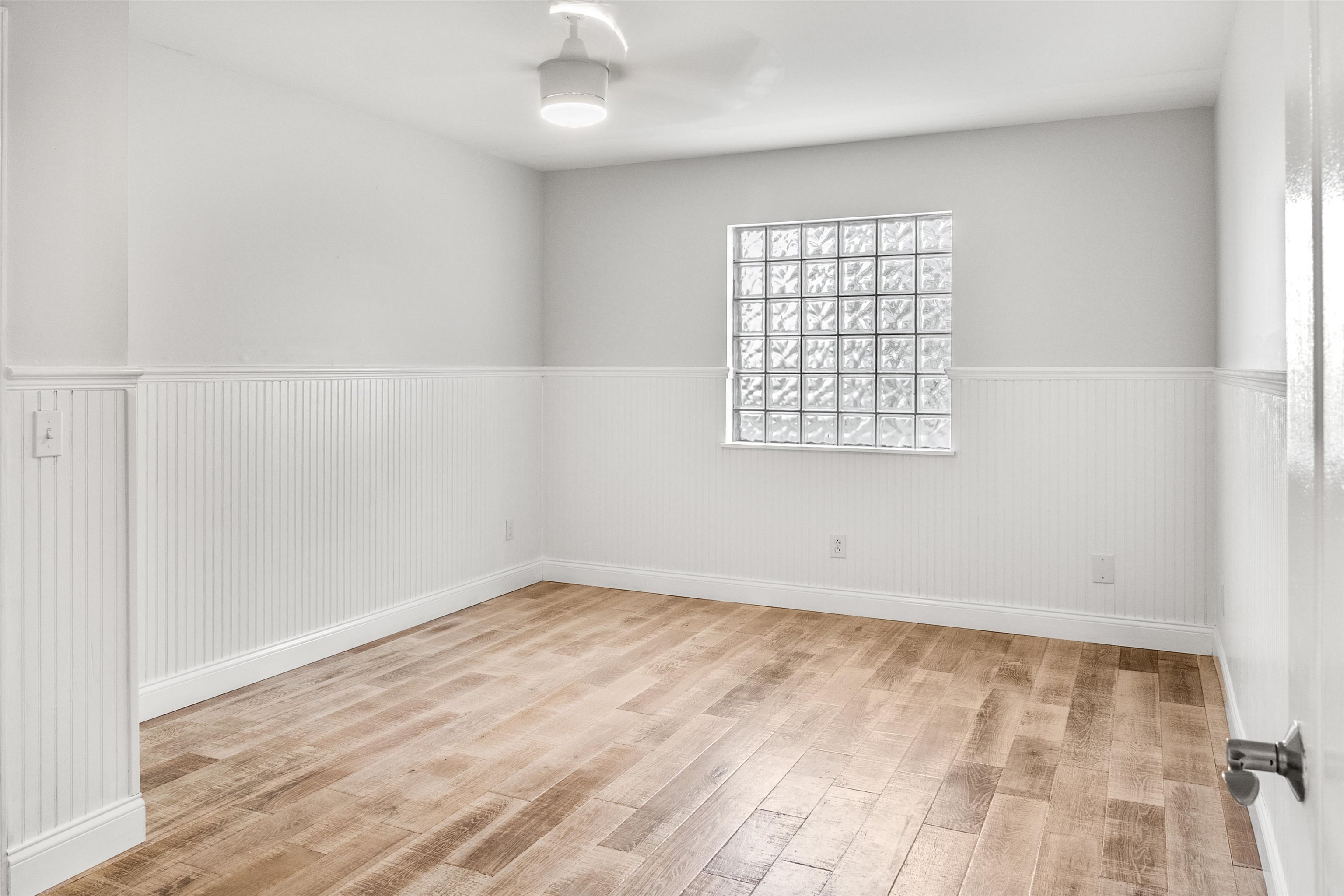 9277 July Lane St. Augustine, FL 32080 - Photo 37 of 72 an empty room with a window