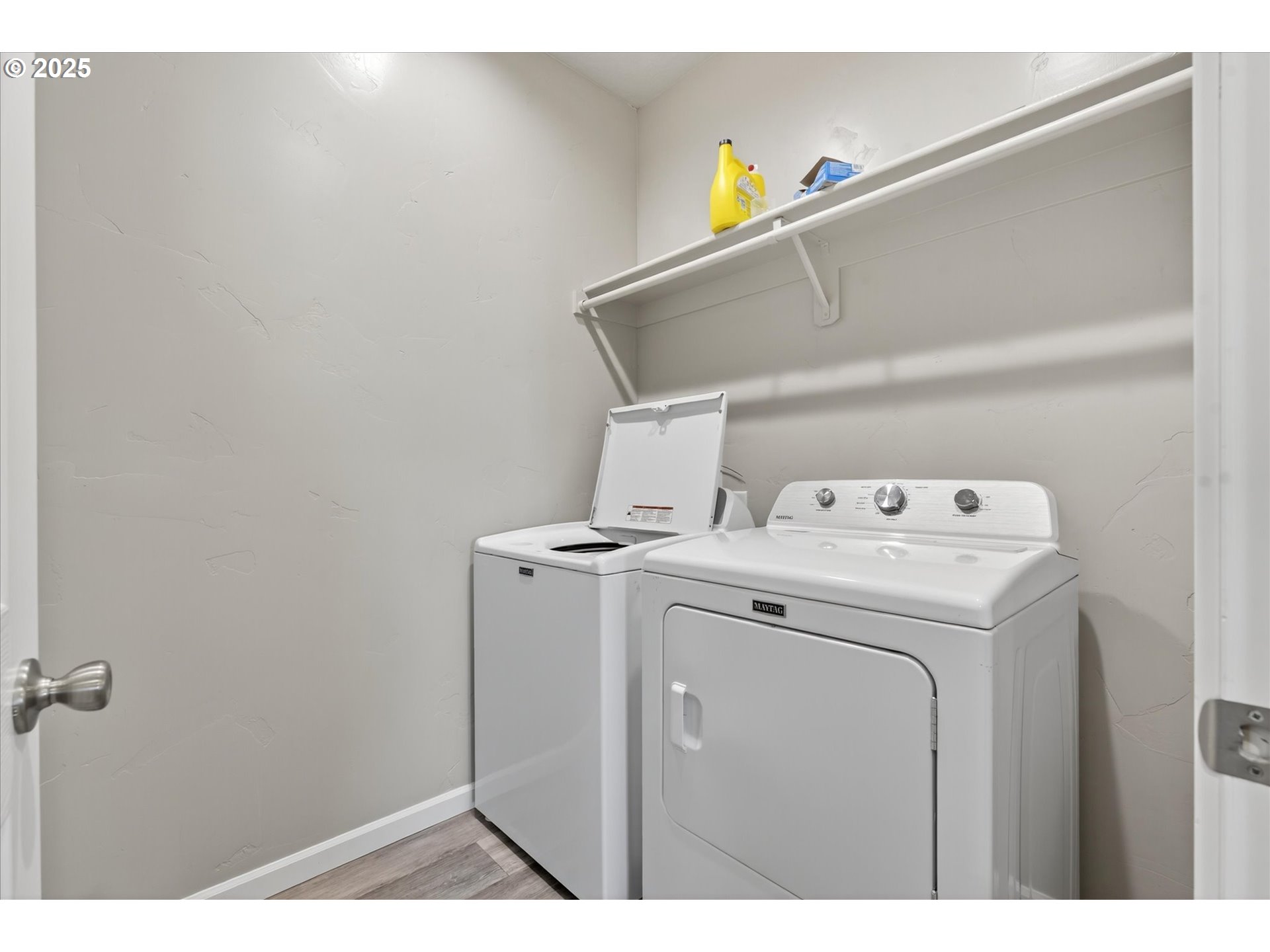 565 Baker Street Baker City, OR 97814 - Photo 28 of 36 a utility room with dryer and washer