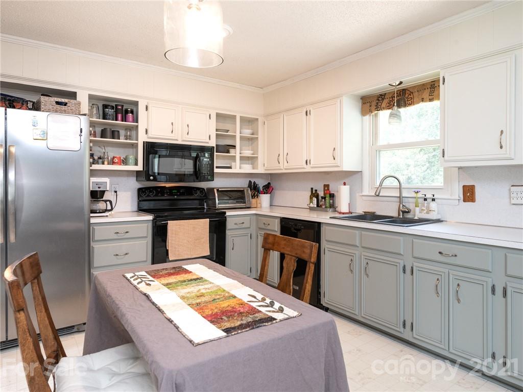 10116 Windrift Road Charlotte, NC 28215 - Photo 3 of 37 Gallery Image 3