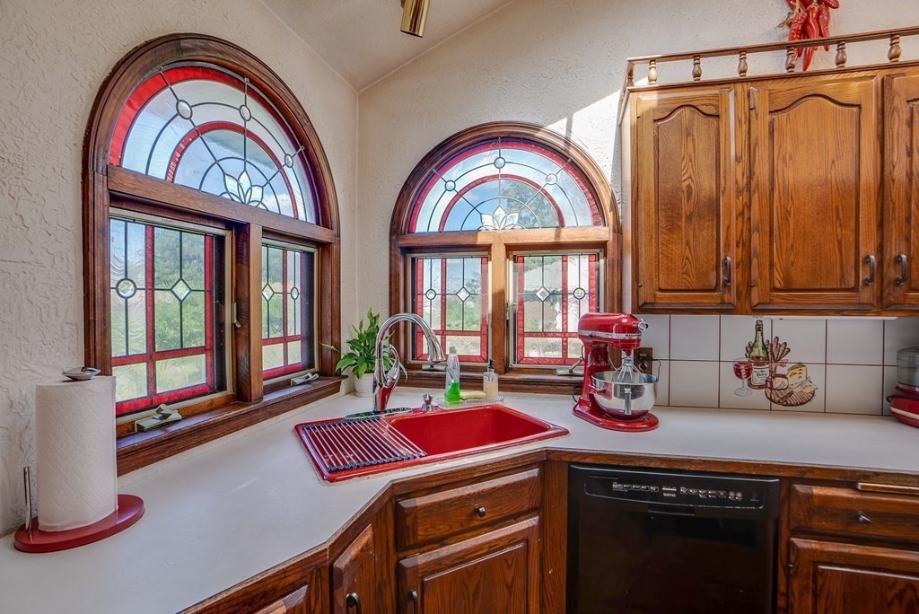 153 Lantern Road Revere, MA 02151 - Photo 12 of 42 Gallery Image 12