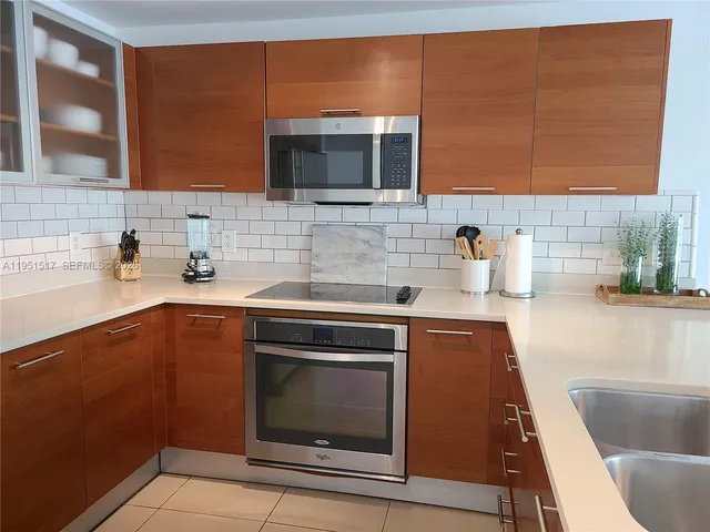 $585,000 | 3250 Northeast 1st Avenue, Unit 518, Miami, FL 33127