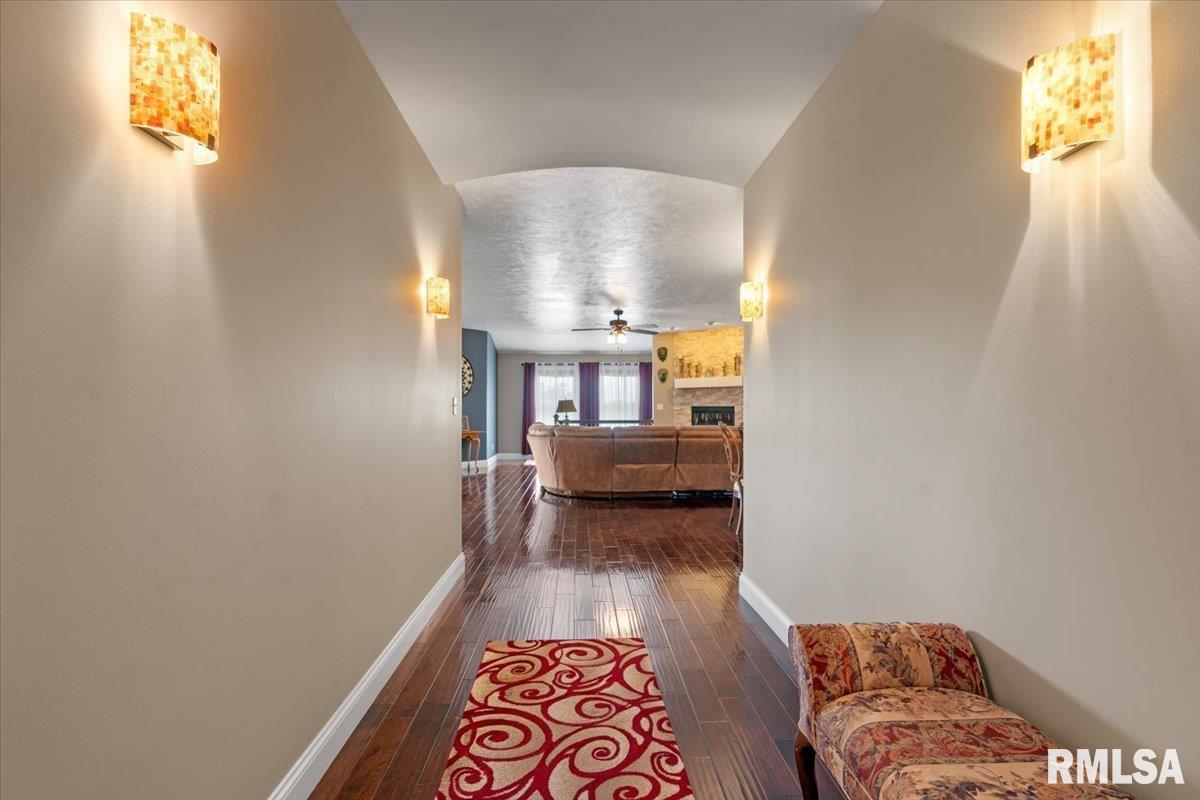 2820 Castlerock Ridge Springfield, IL 62711 - Photo 4 of 43