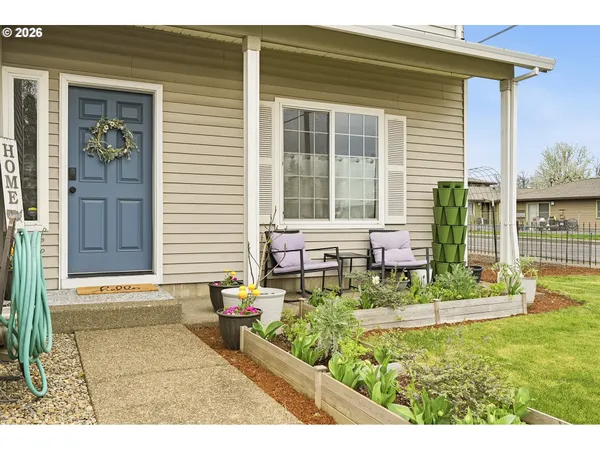 a view of house with backyard