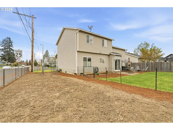 a view of a house with backyard and trees