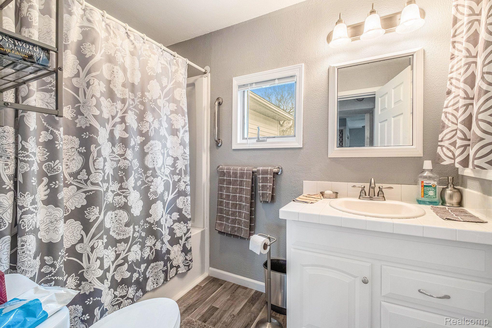 5263 Wakefield Road Grand Blanc, MI 48439 - Photo 7 of 11 Gallery Image 7