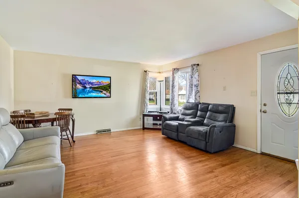 $260,000 | 7204 Schneider Avenue, Hammond, IN 46323