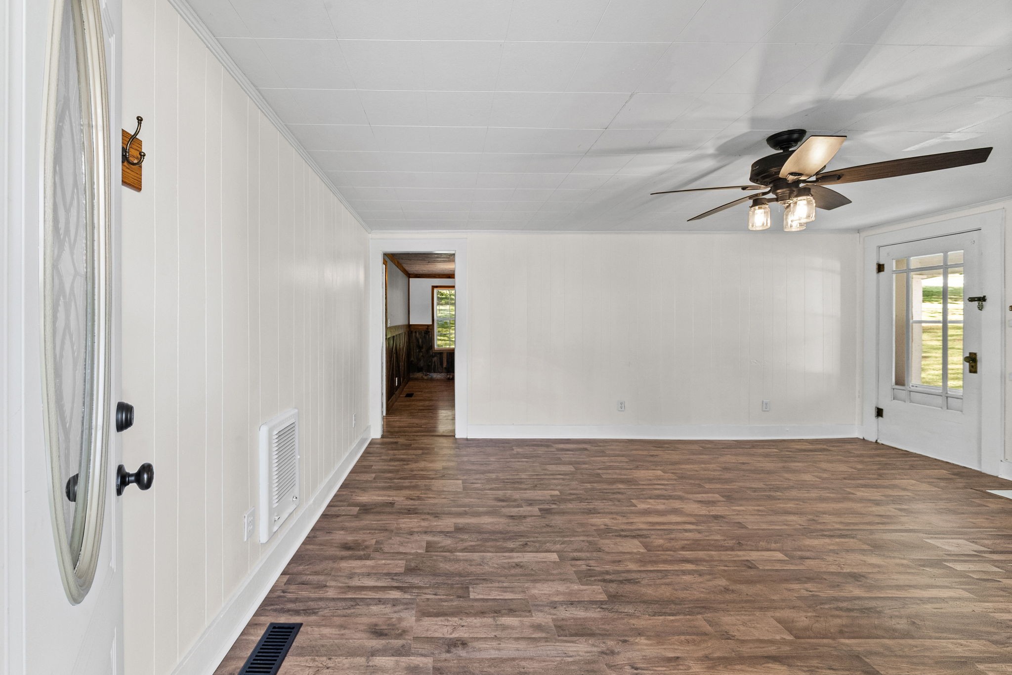 59 Perry Street Cadiz, KY 42211 - Photo 3 of 32 a view of an empty room with a window