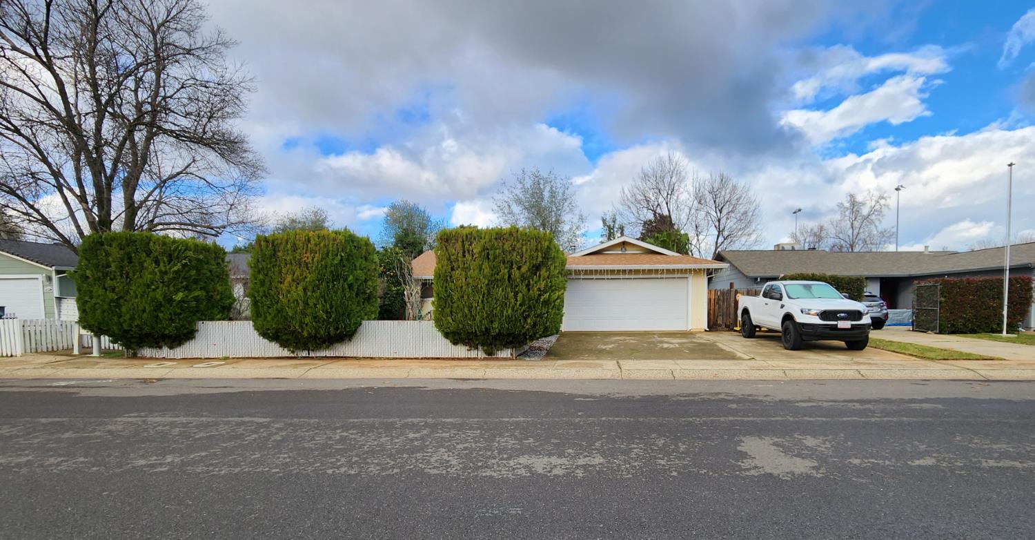 2332 Venus Way Redding, CA 96002 - Photo 3 of 27