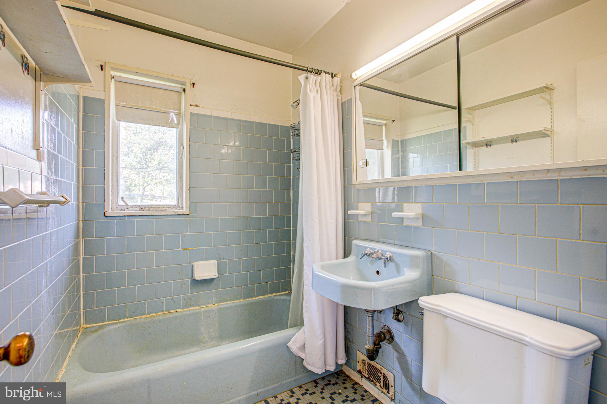 7420 Axton Street Springfield, VA 22151 - Photo 23 of 46 Full Bath