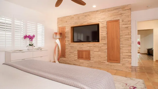 $3,900 | 559 South Mountain View Drive, Palm Springs, CA 92264