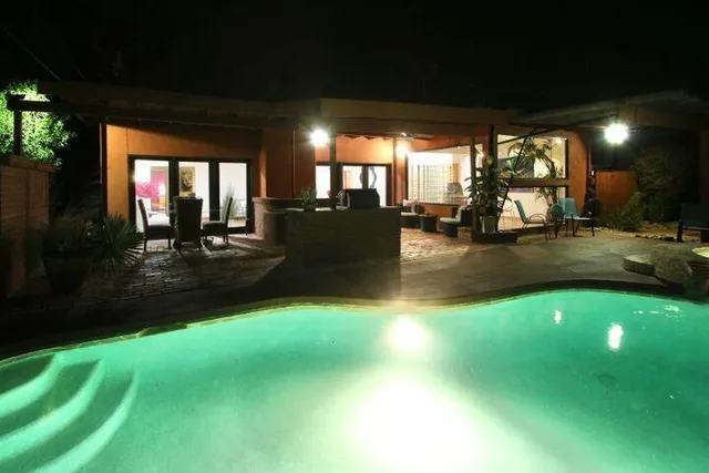 $3,900 | 559 South Mountain View Drive, Palm Springs, CA 92264