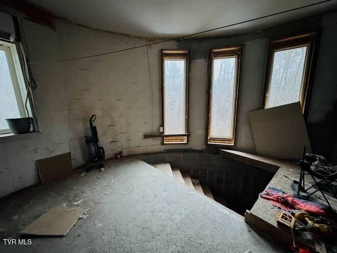 115 Old Cemetery Road Greeneville, TN 37745 - Photo 2 of 17 2