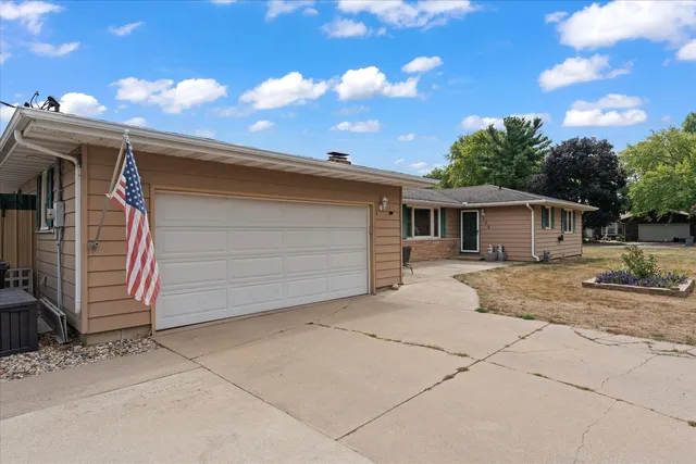 a view of a house with a backyard