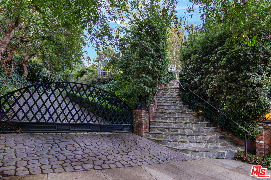 4179 Valley Meadow Road Encino, CA 91436 - Photo 3 of 49 Gallery Image 3