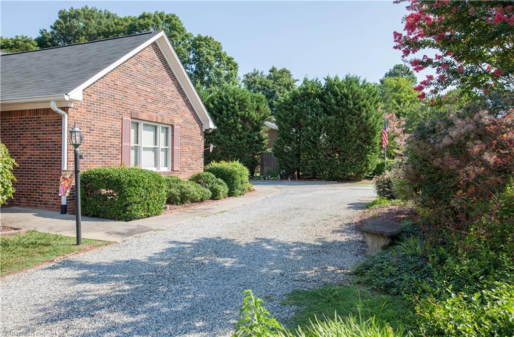 721 Guilford Road Jamestown, NC 27282 - Photo 3 of 29 Gallery Image 3