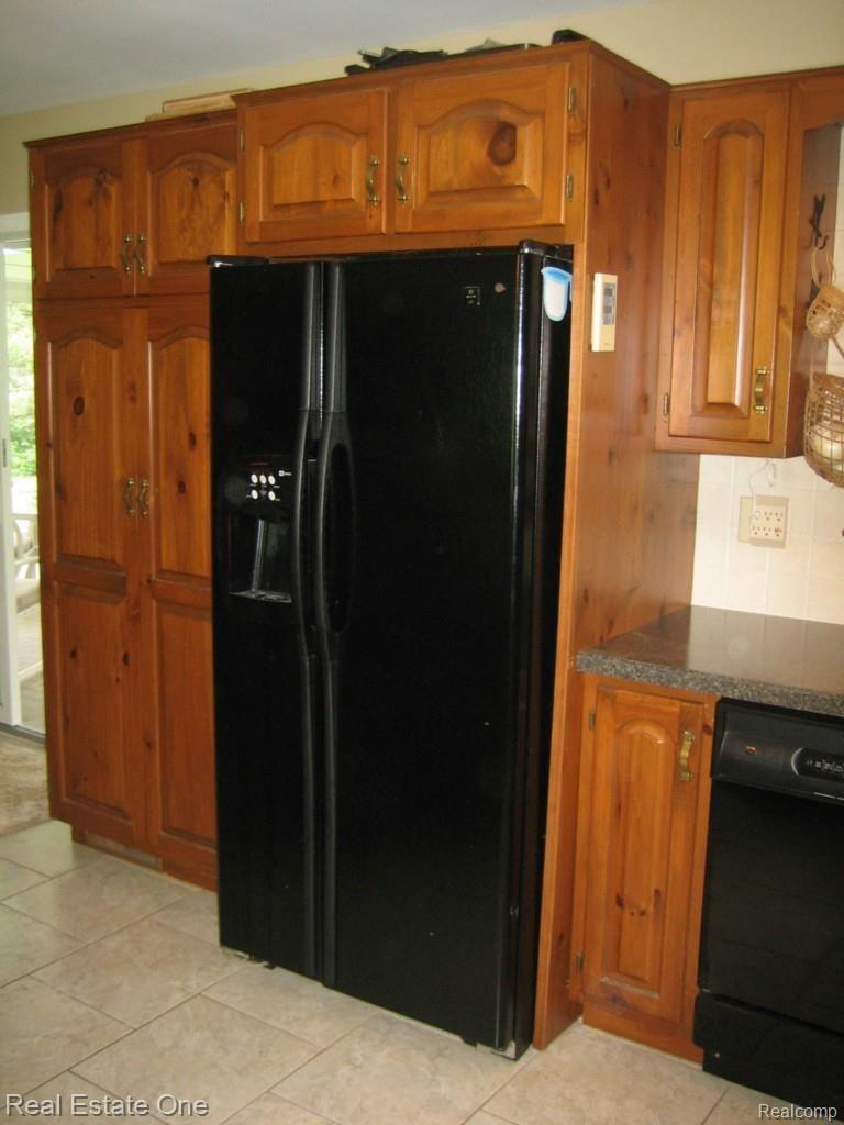 9910 Ellis Road Clarkston, MI 48348 - Photo 4 of 32 KITCHEN