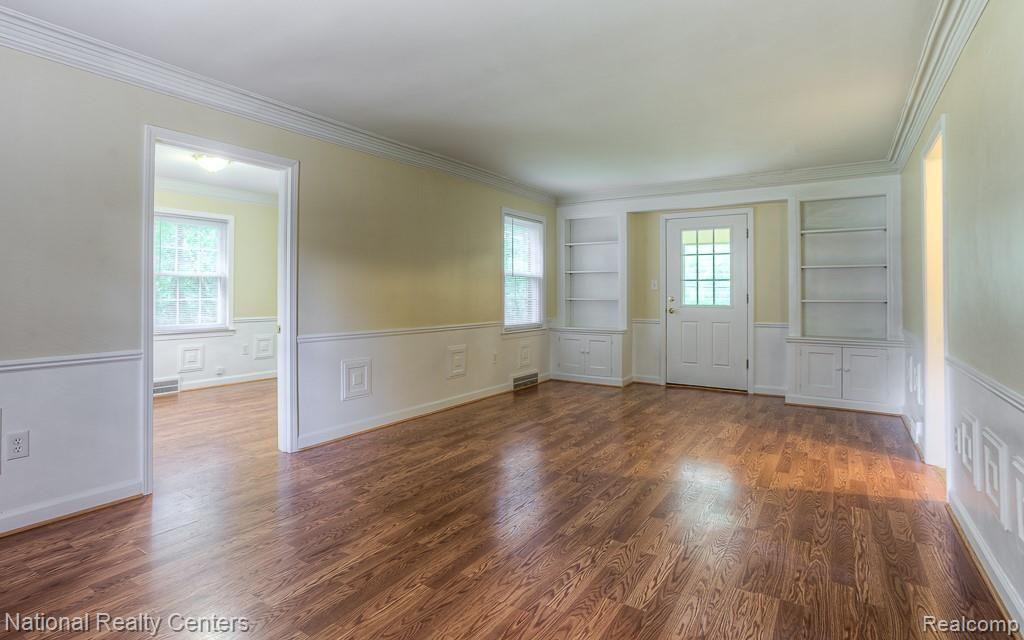 21515 Farmington Road Farmington Hills, MI 48335 - Photo 2 of 26