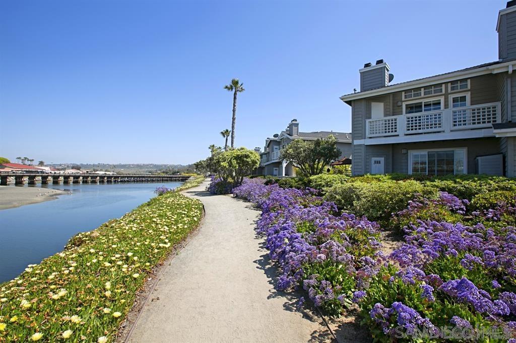 2923 Sandy Pointe, Unit 8 Del Mar, CA 92014 - Photo 18 of 23