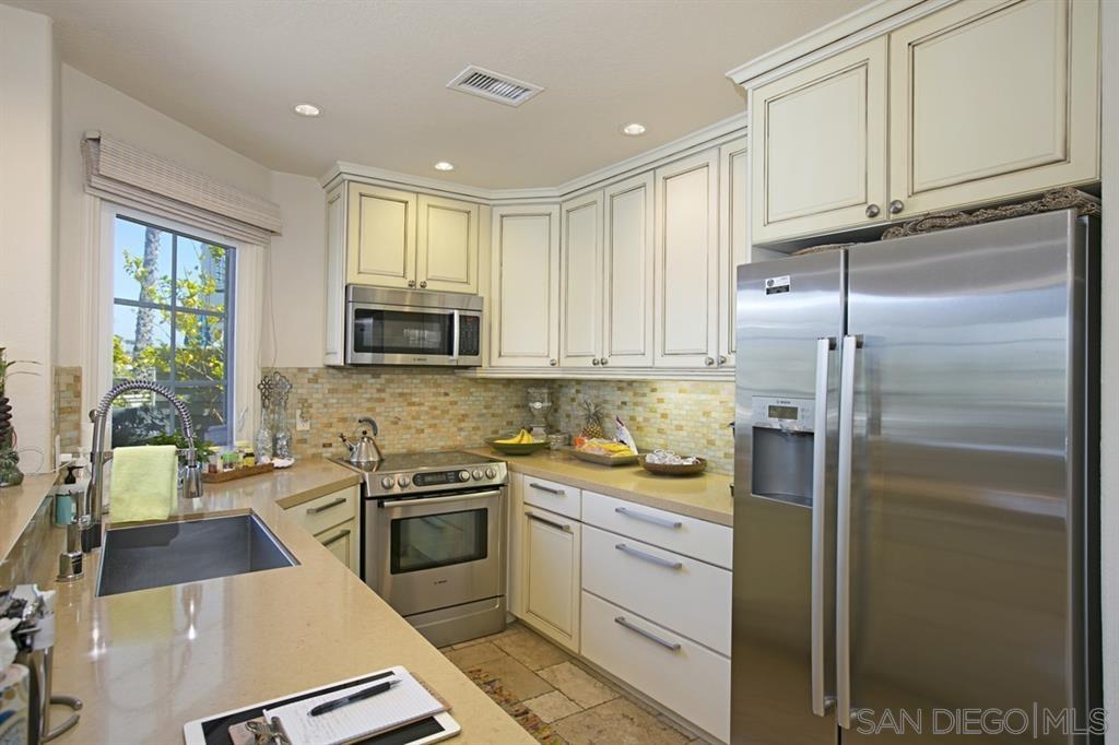 2923 Sandy Pointe, Unit 8 Del Mar, CA 92014 - Photo 5 of 23