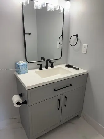 $2,200 | 401 Southeast 3rd Street, Unit 204, Dania Beach, FL 33004
