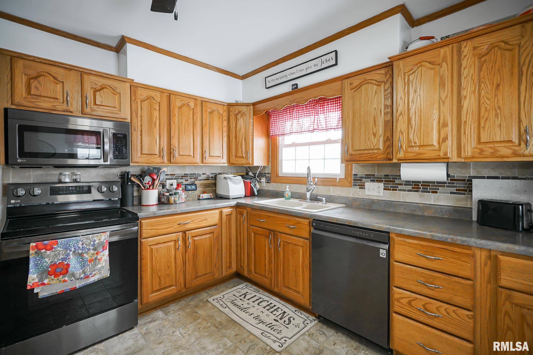 1503 State Street Pekin, IL 61554 - Photo 5 of 35