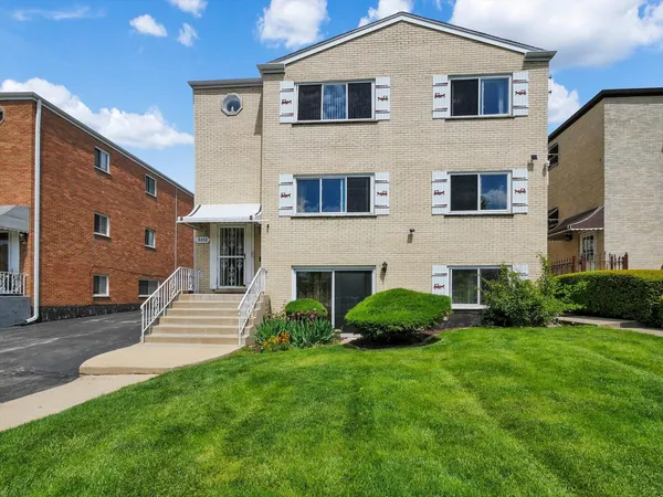 $859,000 | 8430 West Oak Avenue, Niles, IL 60714