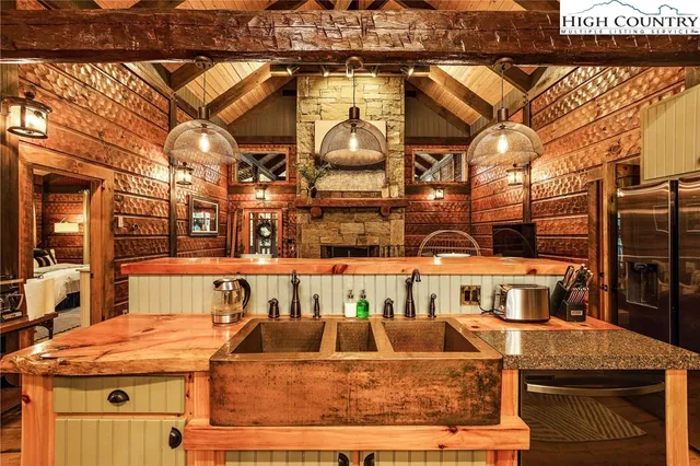 $699,000 | 133 Buckeye Ridge Road, Beech Mountain, NC 28604