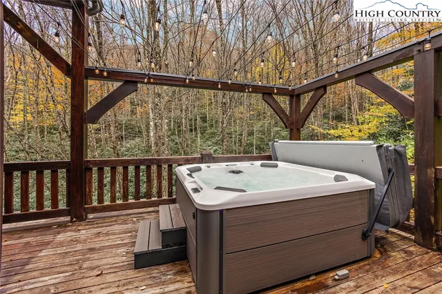 $699,000 | 133 Buckeye Ridge Road, Beech Mountain, NC 28604