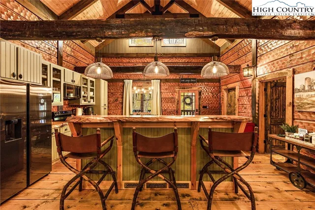 $699,000 | 133 Buckeye Ridge Road, Beech Mountain, NC 28604