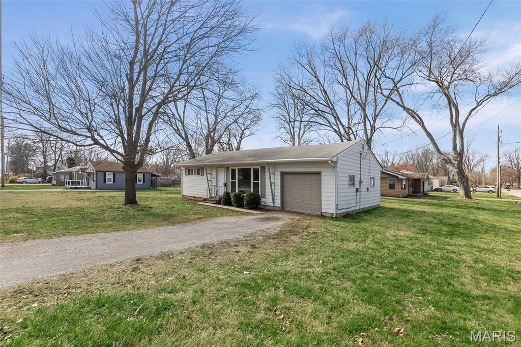2125 East B Street Belleville, IL 62221 - Photo 4 of 25