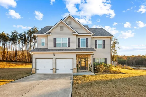 a view of a house with a yard