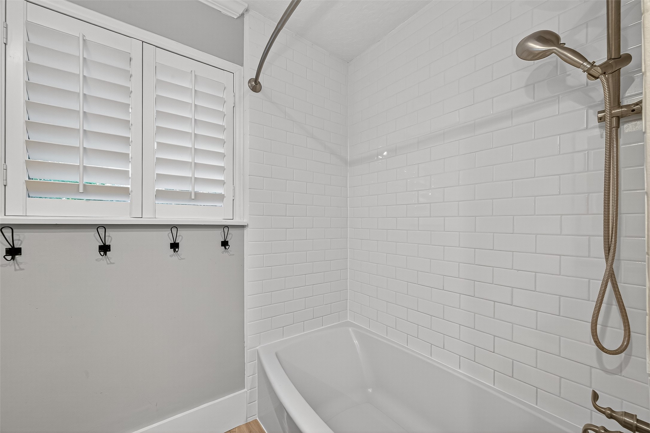 3115 Eula Morgan Road Katy, TX 77493 - Photo 32 of 36 a bathroom with a bathtub and shower