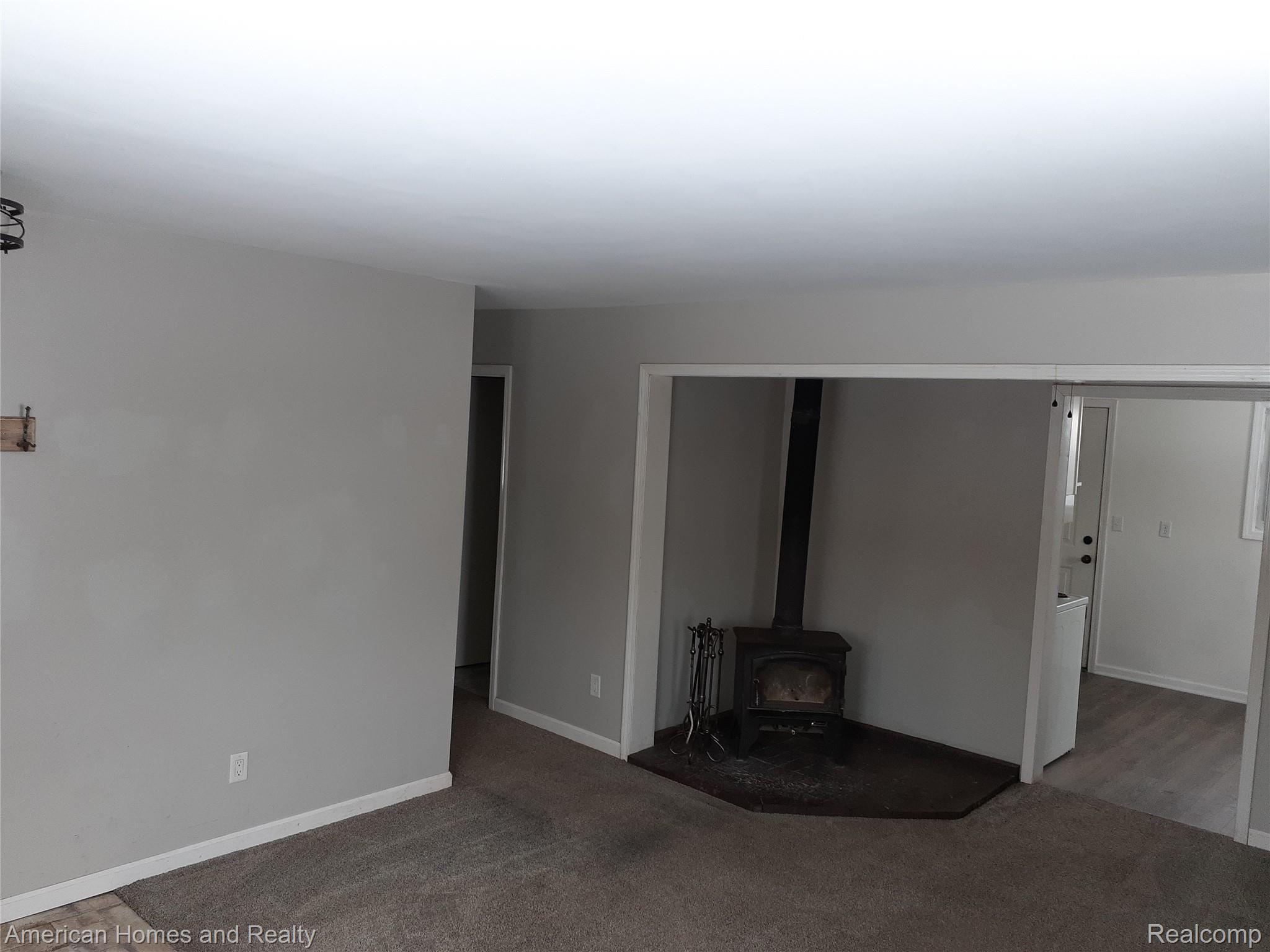 354 Michelson Road Rochester, MI 48307 - Photo 4 of 24 20210215_143610.jpg