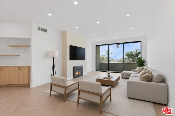 $6,400 | 8455 Fountain Avenue, Unit 308, West Hollywood, CA 90069