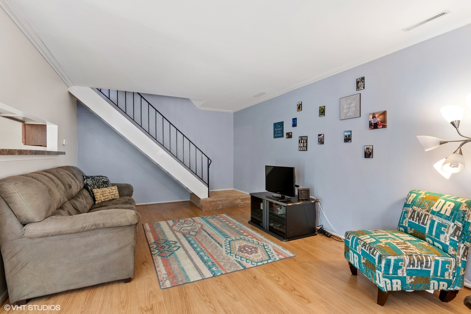 1694 Valley Forge Court, Unit B Wheaton, IL 60189 - Photo 3 of 10