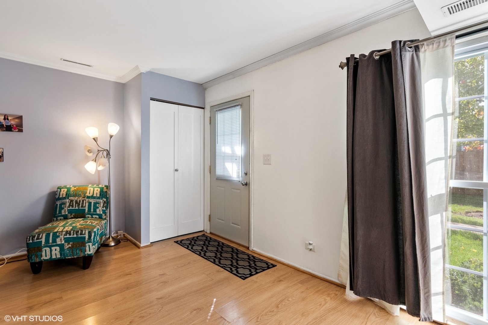 1694 Valley Forge Court, Unit B Wheaton, IL 60189 - Photo 4 of 10