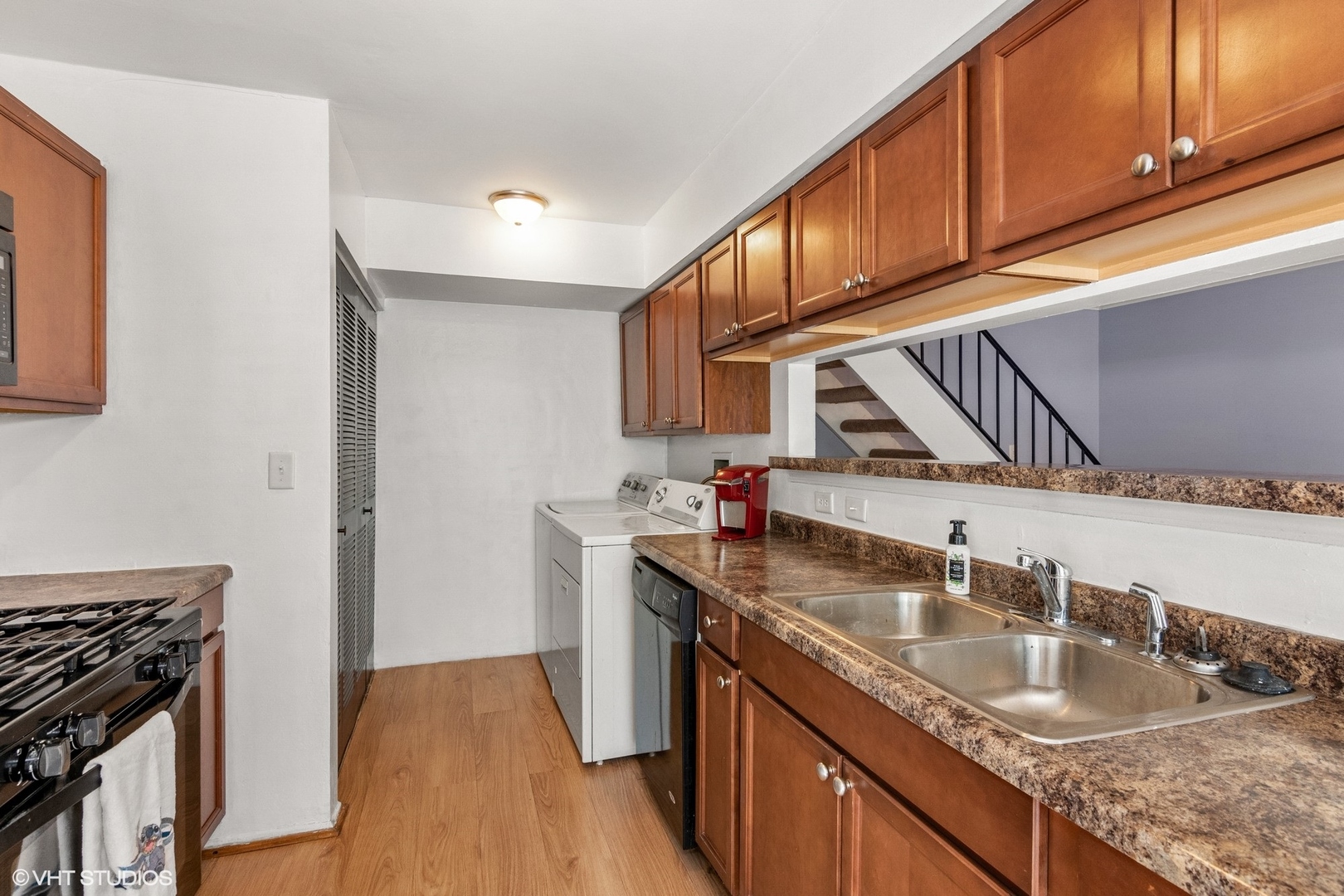 1694 Valley Forge Court, Unit B Wheaton, IL 60189 - Photo 5 of 10