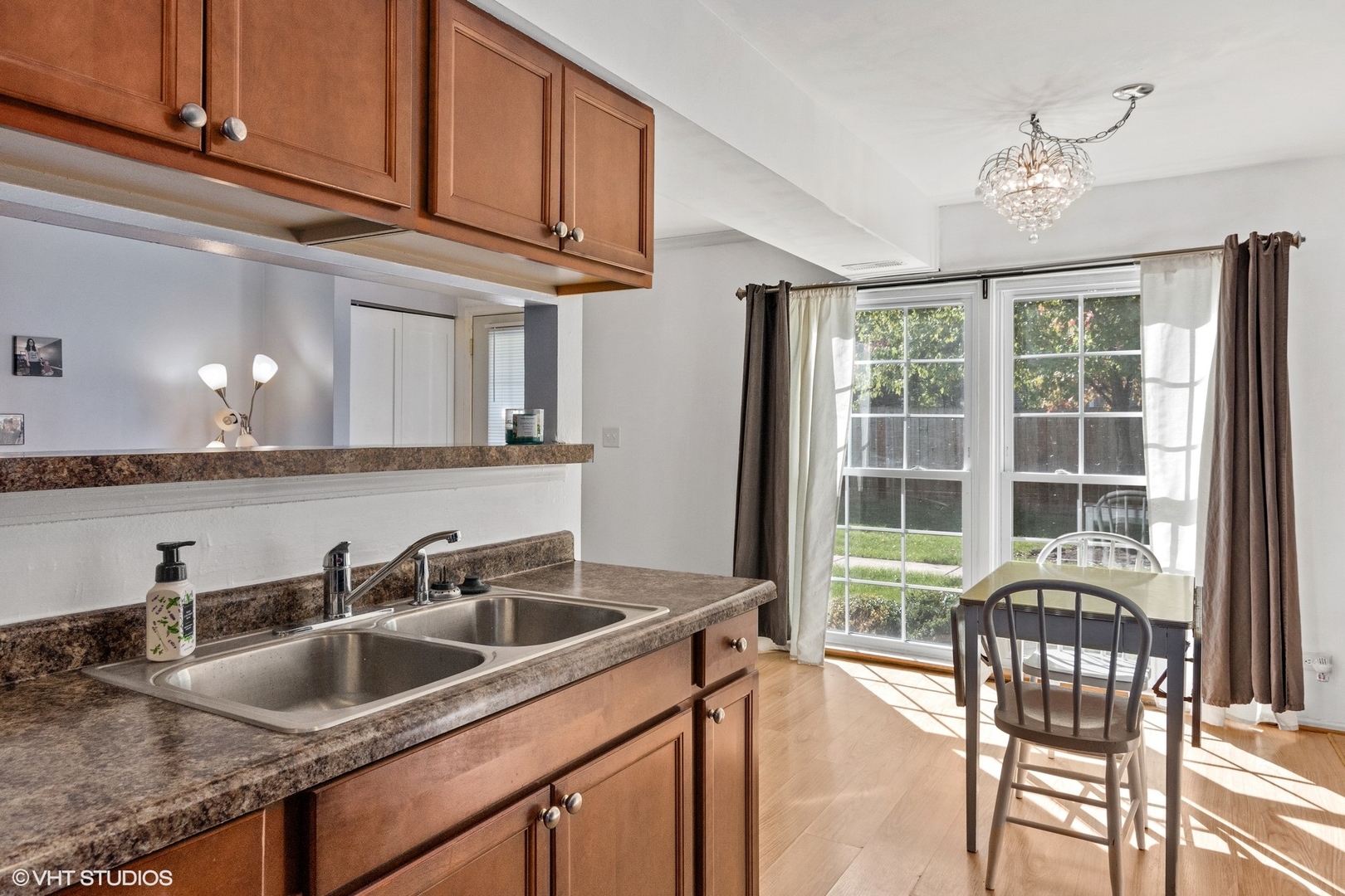 1694 Valley Forge Court, Unit B Wheaton, IL 60189 - Photo 6 of 10