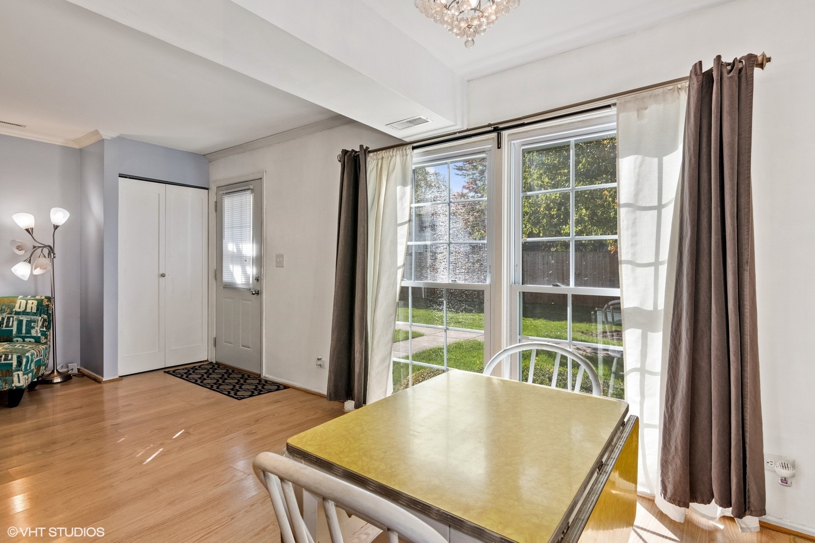1694 Valley Forge Court, Unit B Wheaton, IL 60189 - Photo 7 of 10