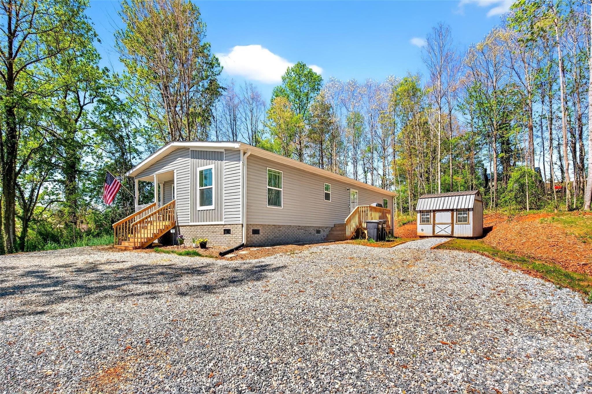 55 Cypress Road Marion, NC 28752 - Photo 3 of 38
