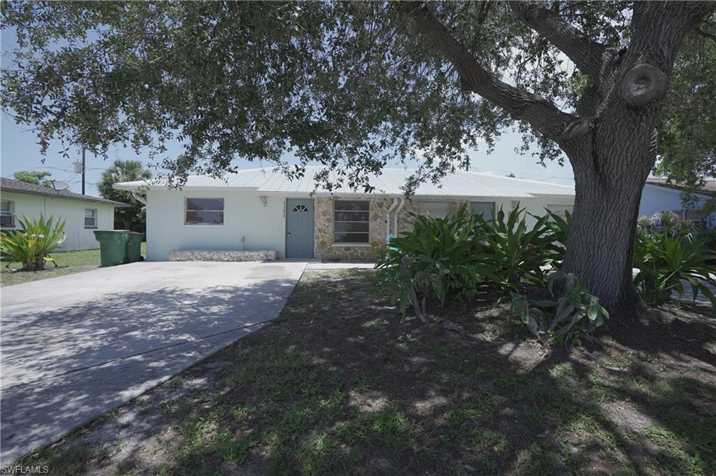 1195 South Alhambra Circle Naples, FL 34103 - Photo 3 of 34 a backyard of a house with plants and tree