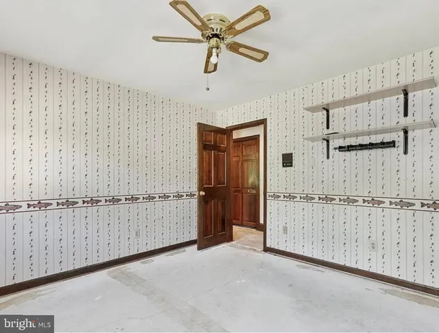 a view of a livingroom with an empty space