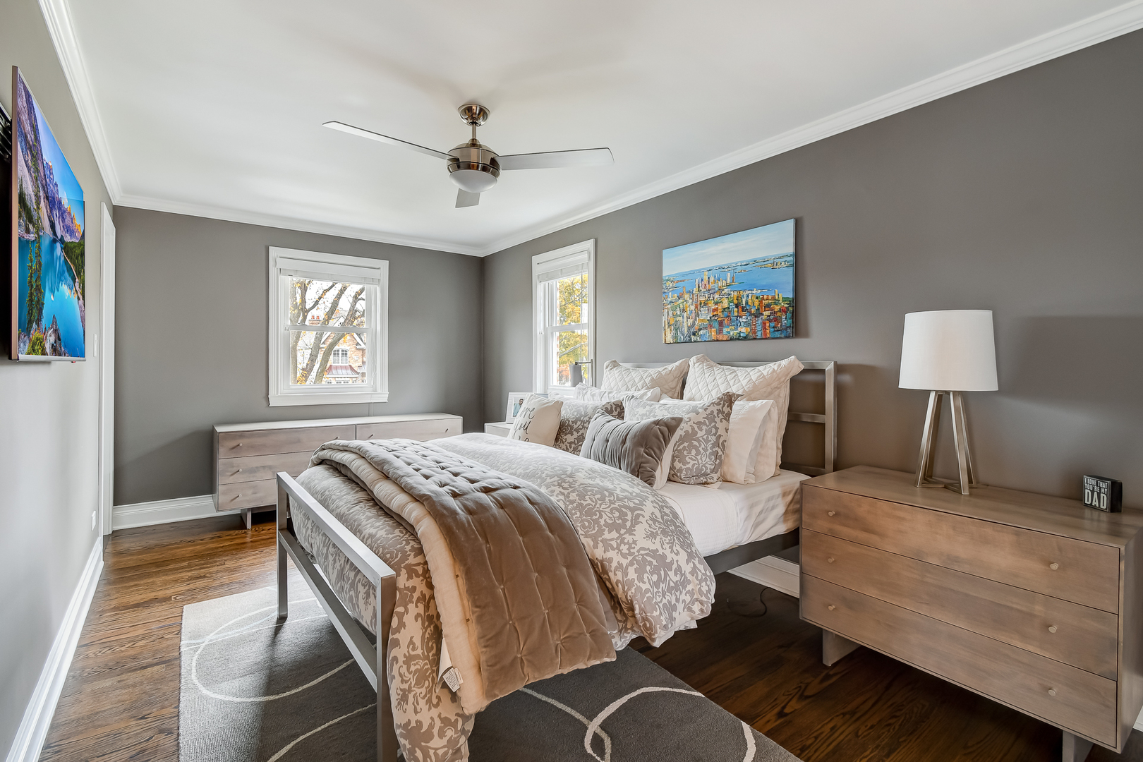 447 Ridge Avenue Clarendon Hills, IL 60514 - Photo 19 of 39 a bed room with a bed and a lamp