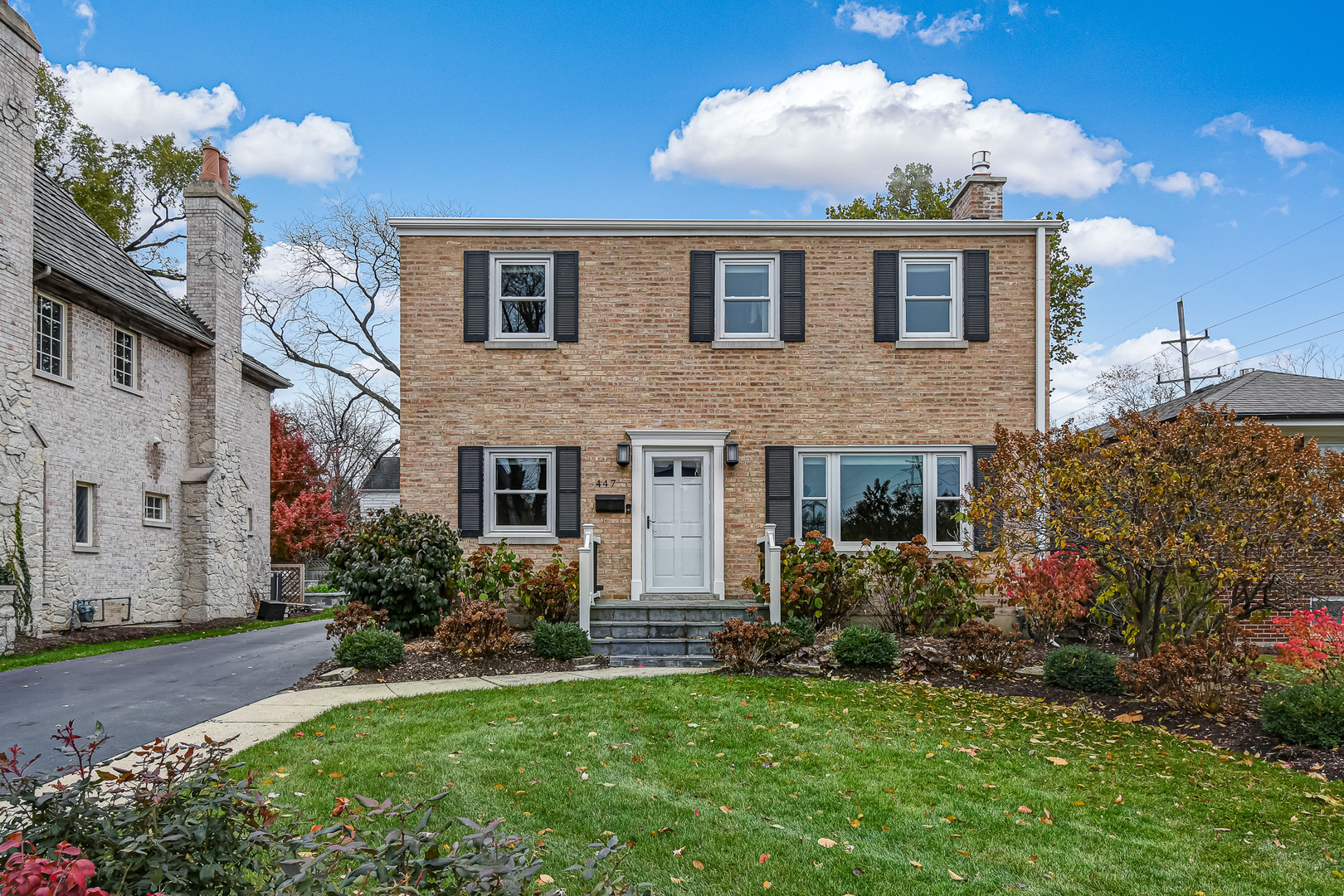 447 Ridge Avenue Clarendon Hills, IL 60514 - Photo 2 of 39 a front view of a house with a garden