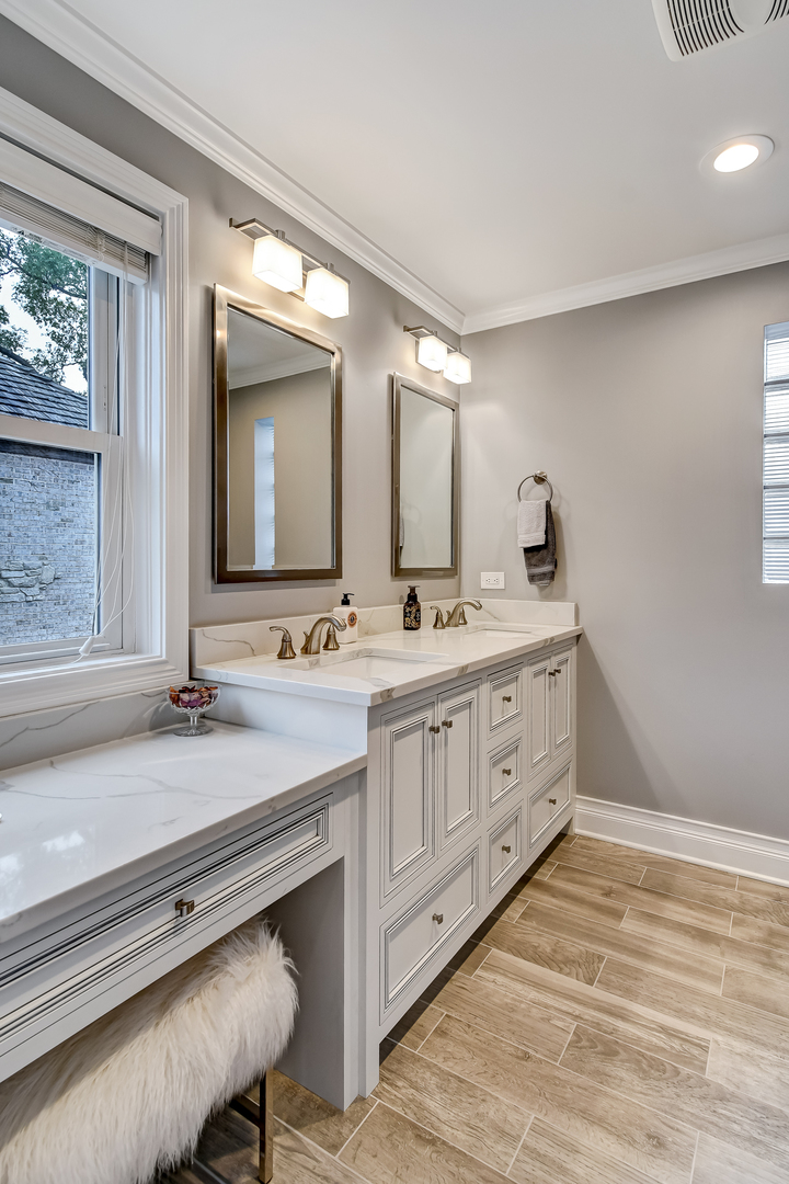 447 Ridge Avenue Clarendon Hills, IL 60514 - Photo 21 of 39 a spacious bathroom with a double vanity sink and a mirror