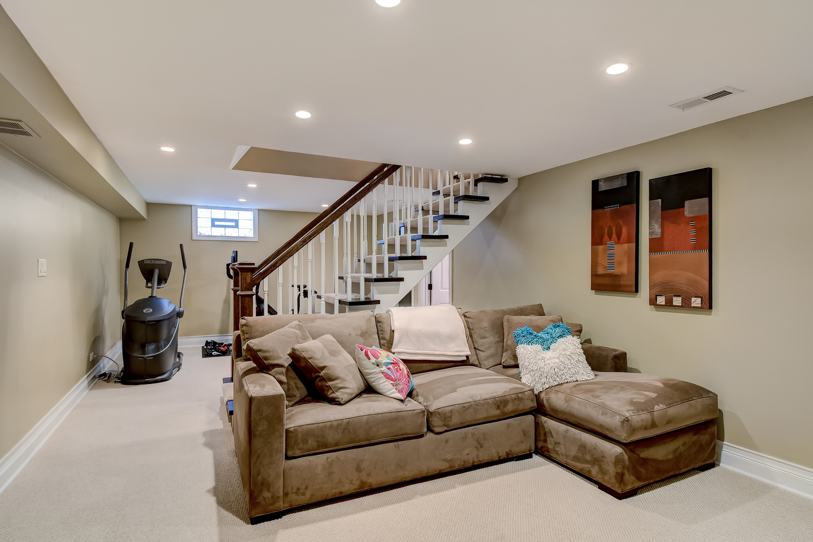 447 Ridge Avenue Clarendon Hills, IL 60514 - Photo 27 of 39 a living room with furniture and a ceiling fan