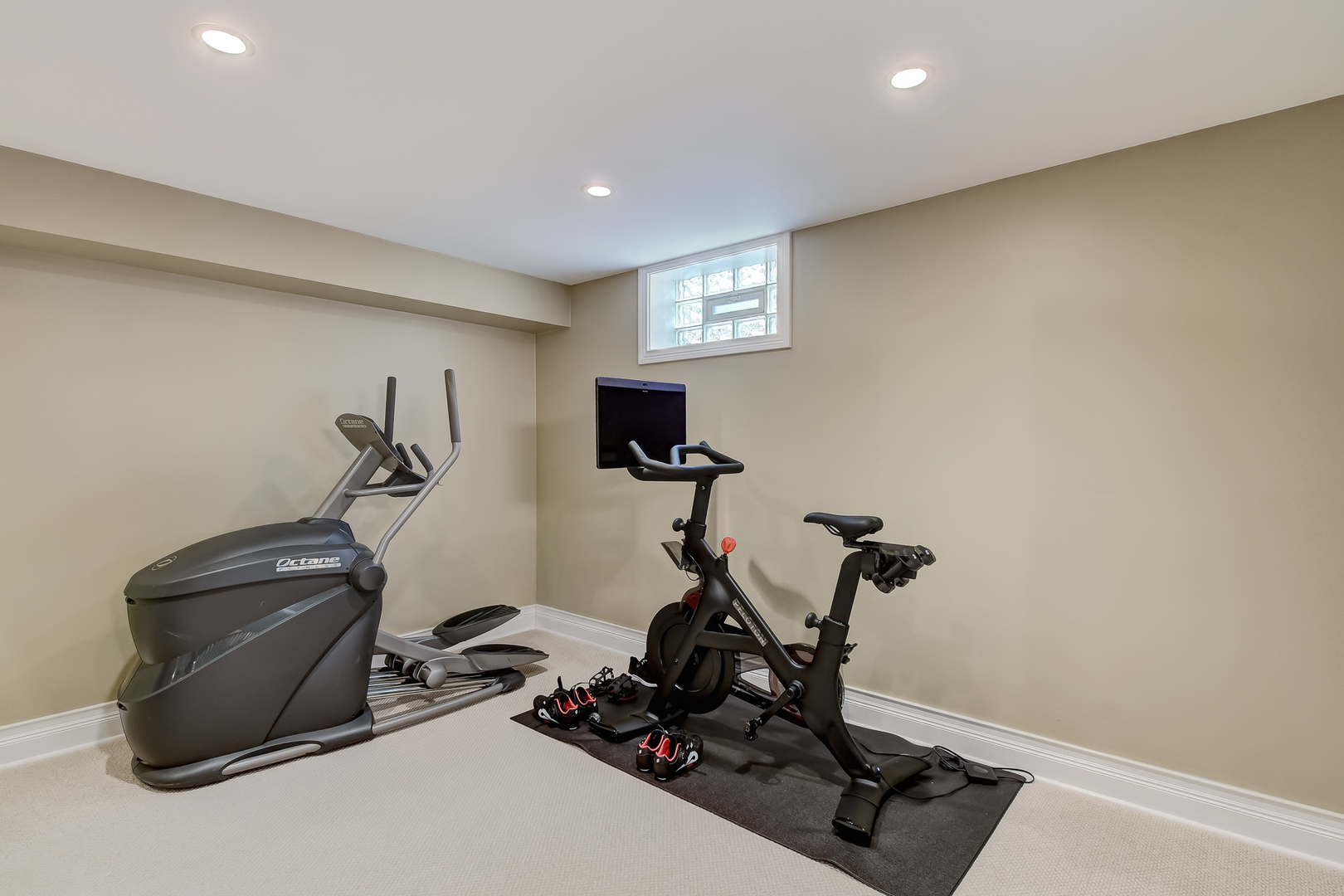 447 Ridge Avenue Clarendon Hills, IL 60514 - Photo 28 of 39 a room with gym equipment